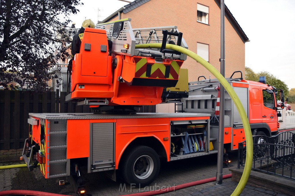 Feuer 2 Vollbrand Reihenhaus Roggendorf Berrischstr P132.JPG - Miklos Laubert